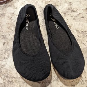 Oesh Dream+ Essential Black size 8 (better than Rothy's!)